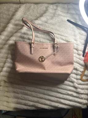 Michael Kors Jet Set Travel Medium Carryall Tote in Ballet Pink Signature Logo